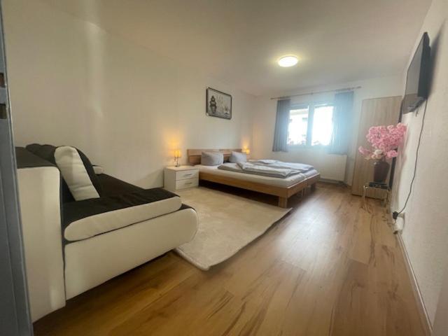 Ferienwohnung Dinh ウールディンゲン・ミュールホーフェン エクステリア 写真